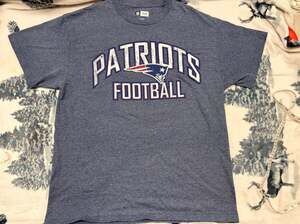 New England Patriots NFL Team Apparel Men's Large Heather Blue Graphic T-Shirt